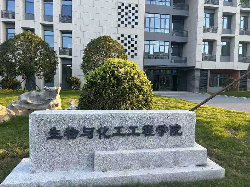 兴文县扬州职业大学体育场高杆灯项目